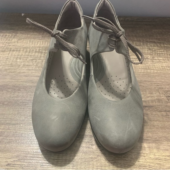 Ecco Sculptured Gray Lace Up Heeled Leather Pump Shoes - Picture 4 of 11